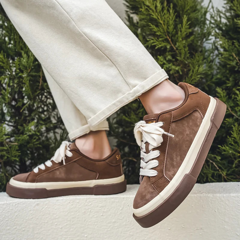 Ashburn - Vintage Elegant Suede Trainer for Men – Brown